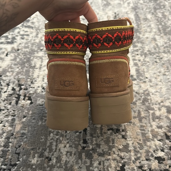 UGG CLASSIC MINI II BRAID PLATFORM SUEDE CHESTNUT . Size 8 - Picture 4 of 8